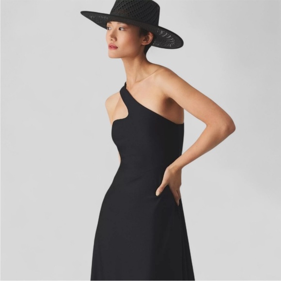 Delfi Collective Elegant Black One-Shoulder Dress - Picture 3 of 5
